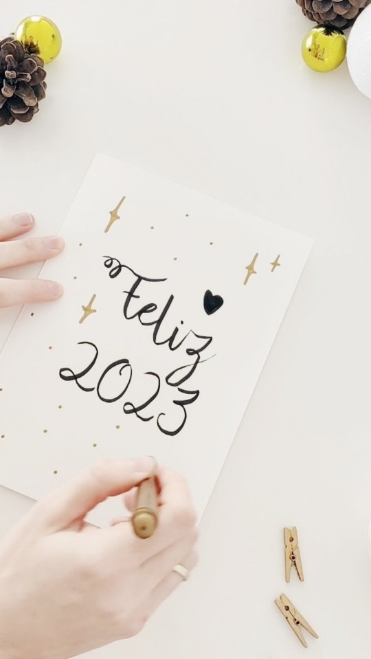Que todo lo que llegue sea mejor de lo que buscas, sea celebrado con gente bonita, y te haga más feliz de lo que puedas imaginar. ¡Feliz año nuevo! ✨🥂