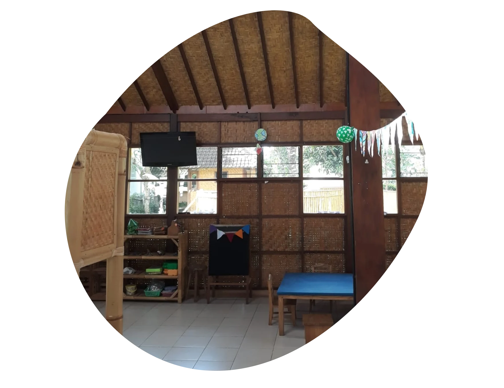 An ecological school building