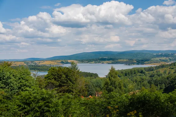Vlasinsko jezero - svez vazduh, hladni izvori i planinski mir