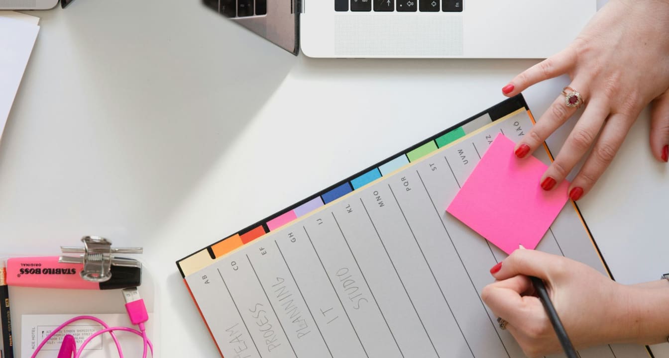 Student planning by writing on sticky notes