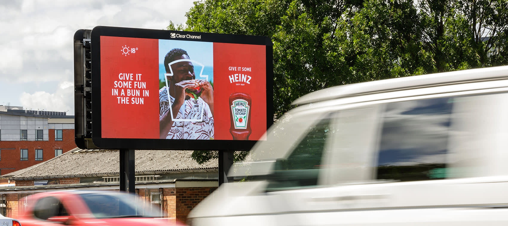 Tomato sauce advert with live temperature on a roadside digital billboard in summer