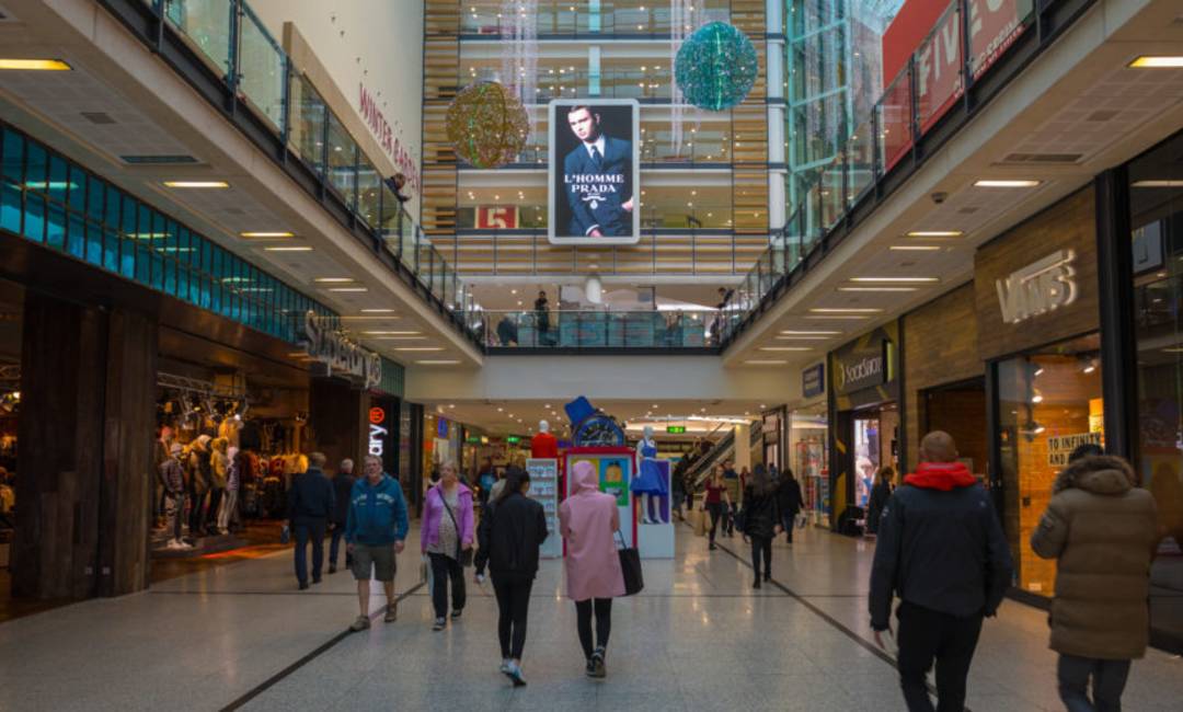 Malls Live XL in shopping centre with an ad campaign featuring Prada L'Homme