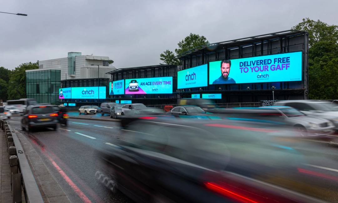 Clear Channel's super premium Cromination Storm screen displaying a Cinch campaign