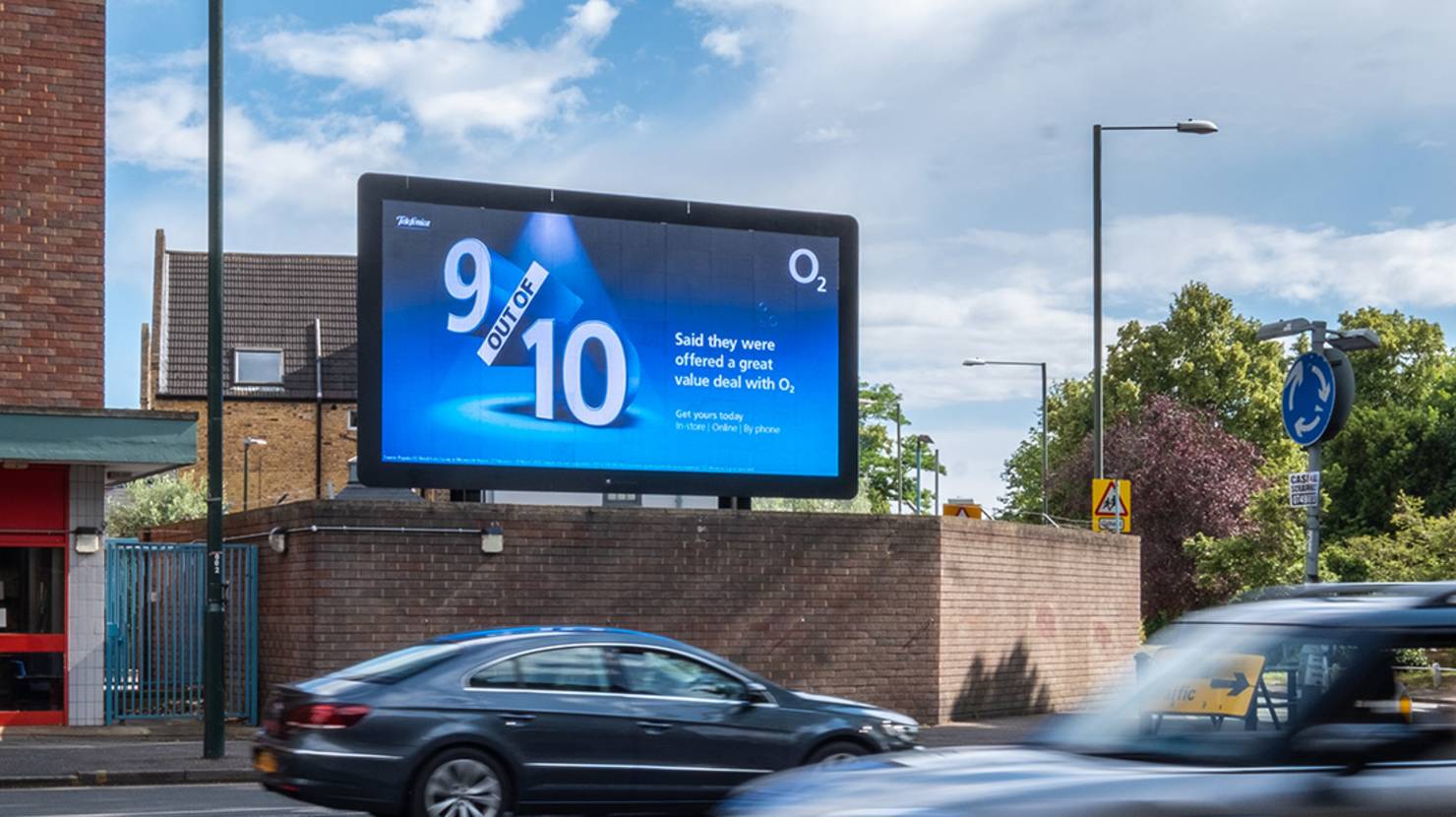 Billboard Live site showing o2 ad