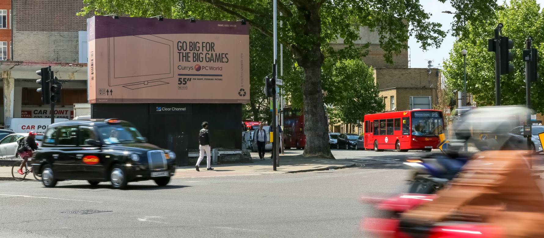 Creative Out of Home campaign for Currys PC World that says go big for the big games