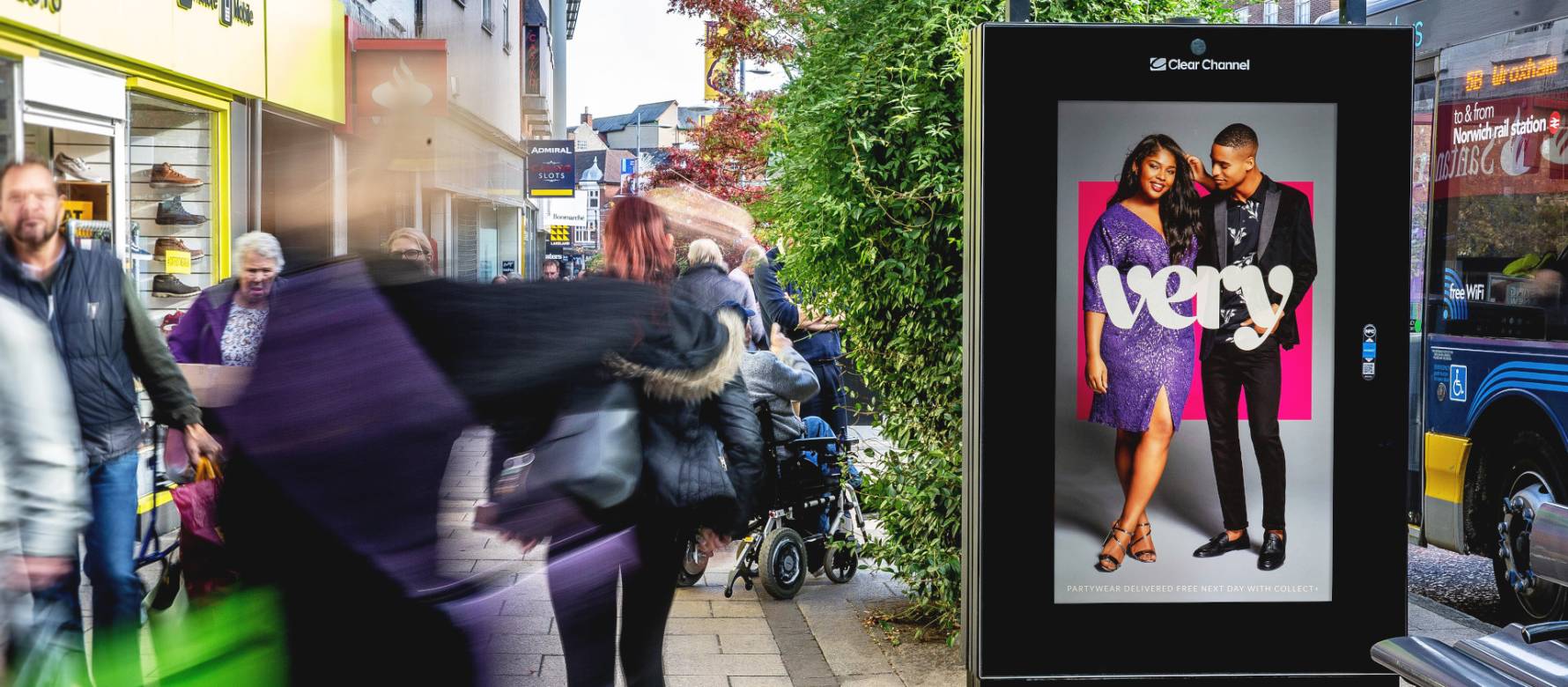 Adshel Live screen on a bus stop showing Very Advert