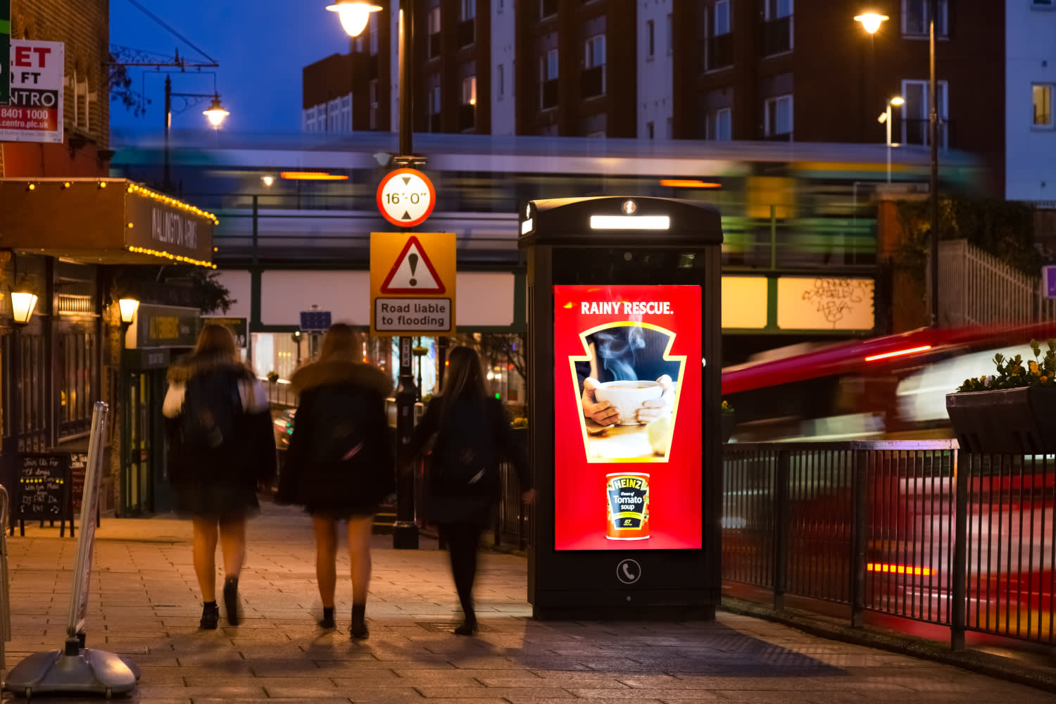 Digital phone box screen at night showing Heinz ad