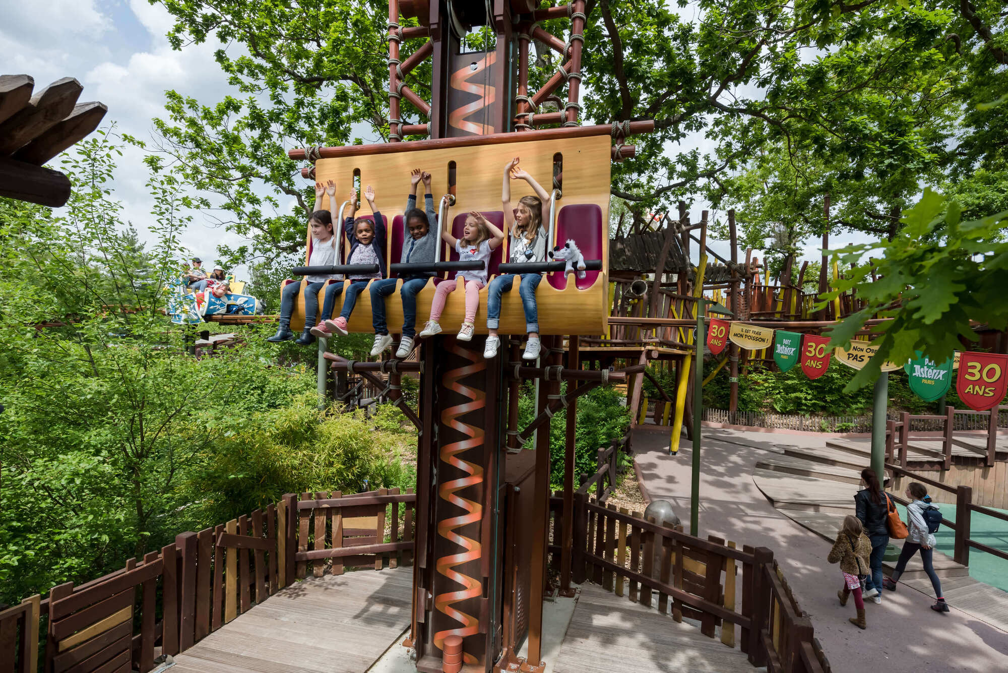 Enigmatix parc asterix themeparkplanner