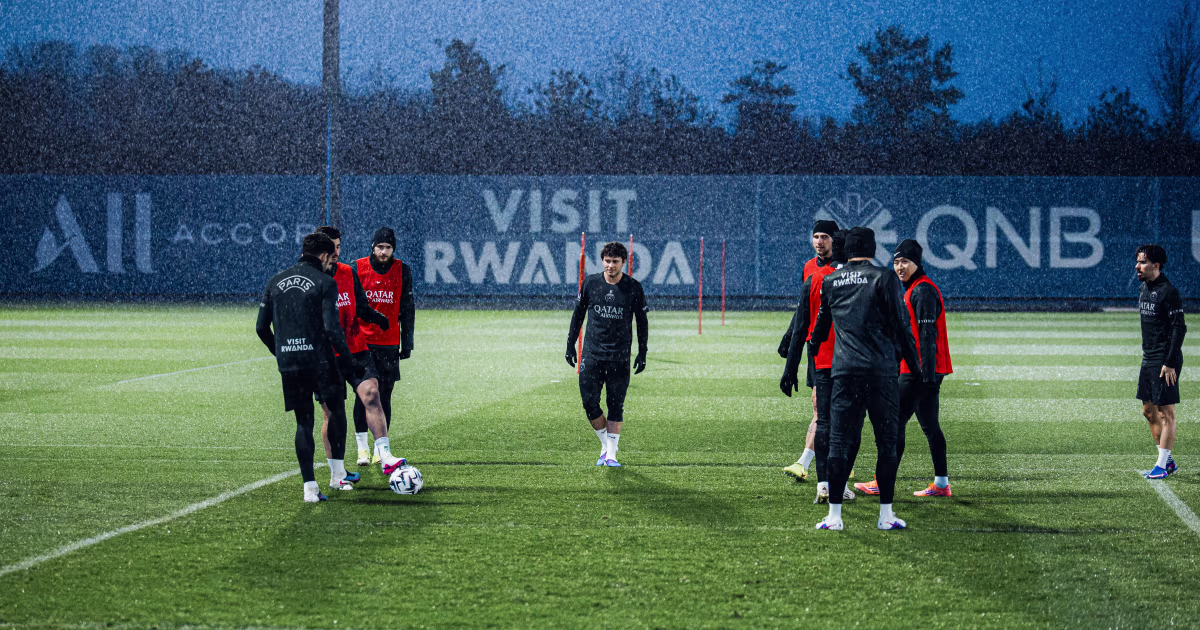 Diaporama : Sous la pluie les Parisiens préparent leur déplacement en Bretagne