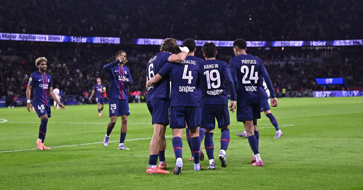 Getragen von seiner Verteidigung erobert Paris die Spitze der Ligue 1 ...