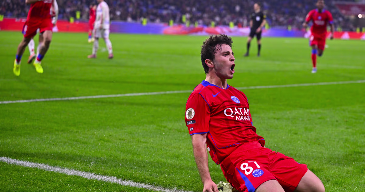 Paris s'impose sur le fil à Lyon et reprend la tête de la Ligue 1 !