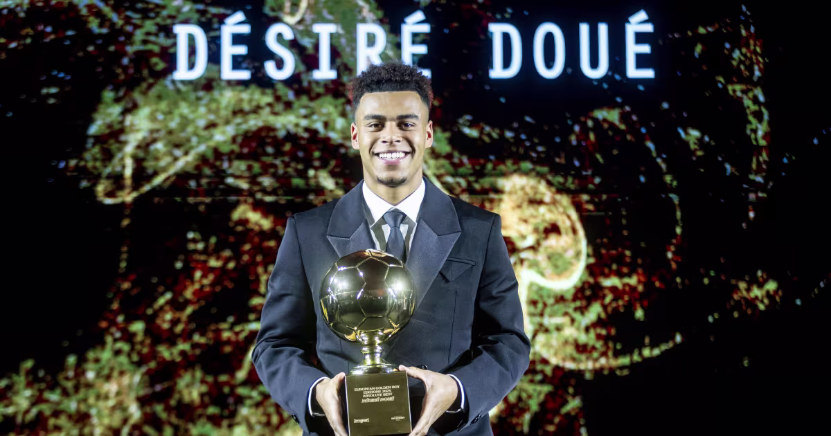 Désiré Doué a reçu son trophée de Golden Boy !
