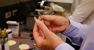 Perth researchers have developed a ground-breaking technology which could be a game changer for cancer surgery, improving surgical outcomes for patients..