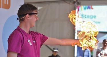 Perth Science Festival is free with live shows, hands-on experiences and activities for the whole family
.