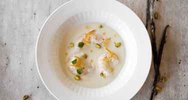 Cauliflower velouté with langoustine, orange zest and pistachio
. Credit: Foodpairing