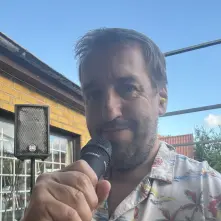 Karaoke värd bild 