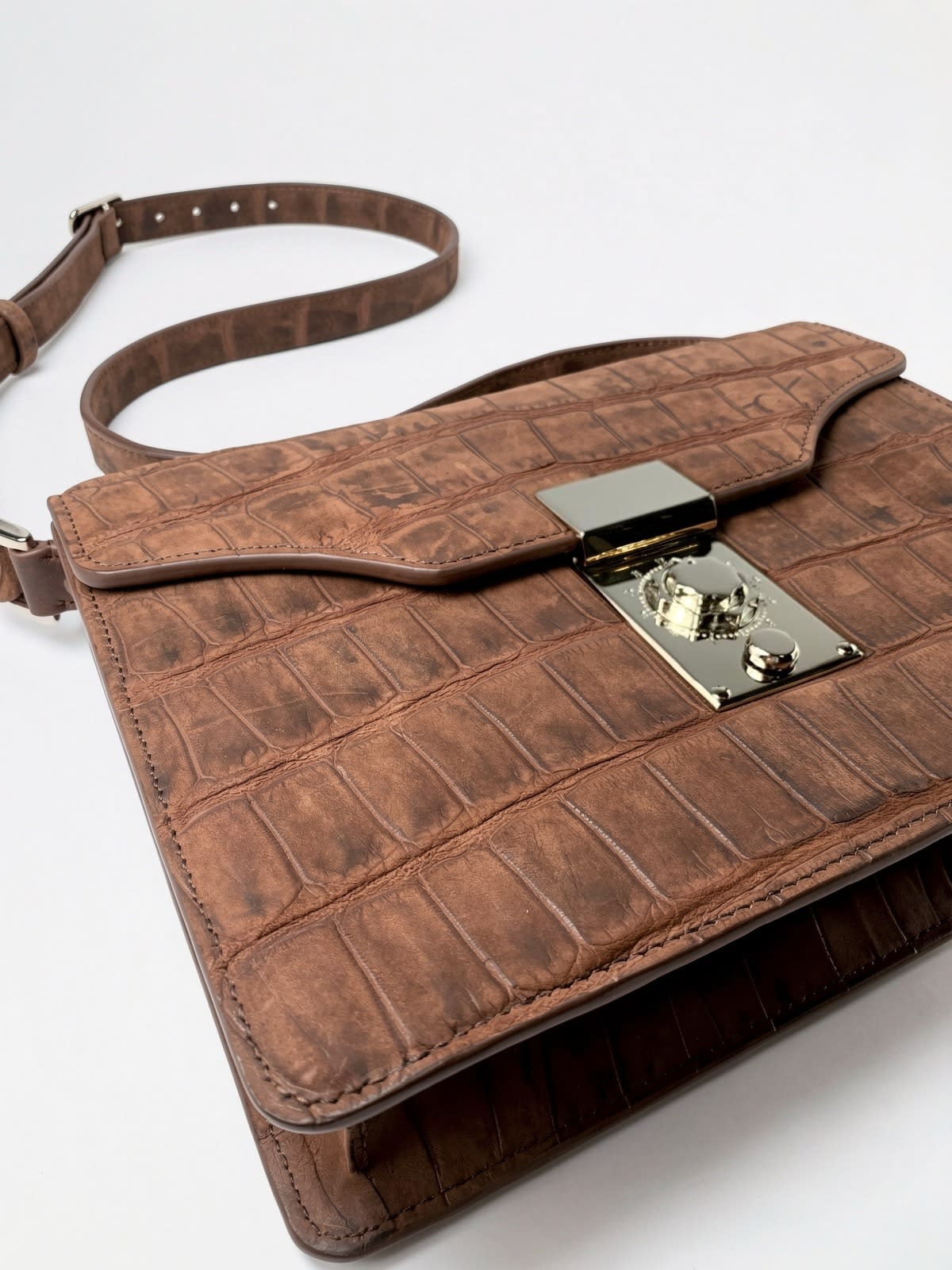 Cadran, handmade leather bag by Maria Loquen