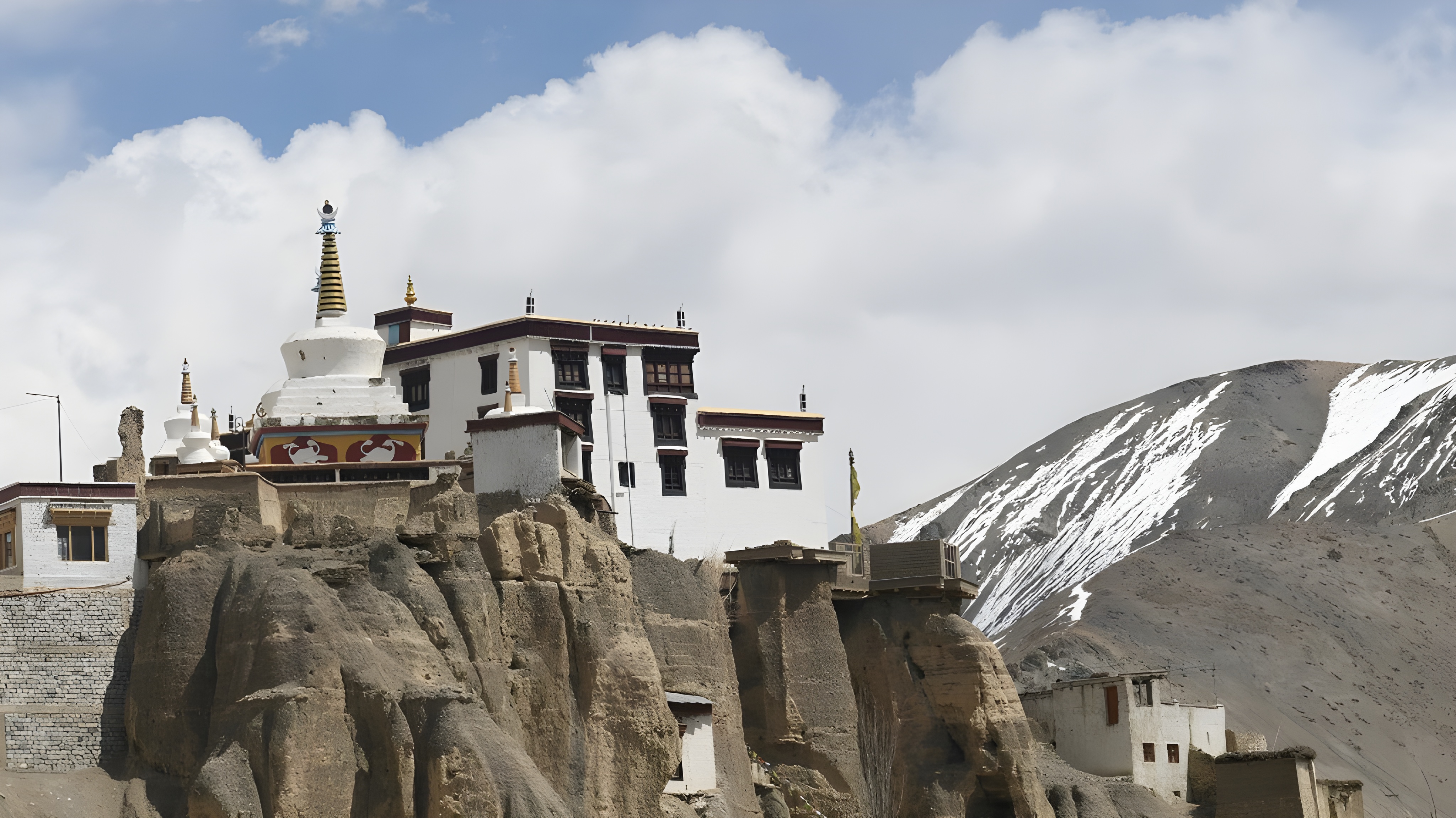 Scenic Drive from Leh to Kargil via Lamayuru & Rangdum