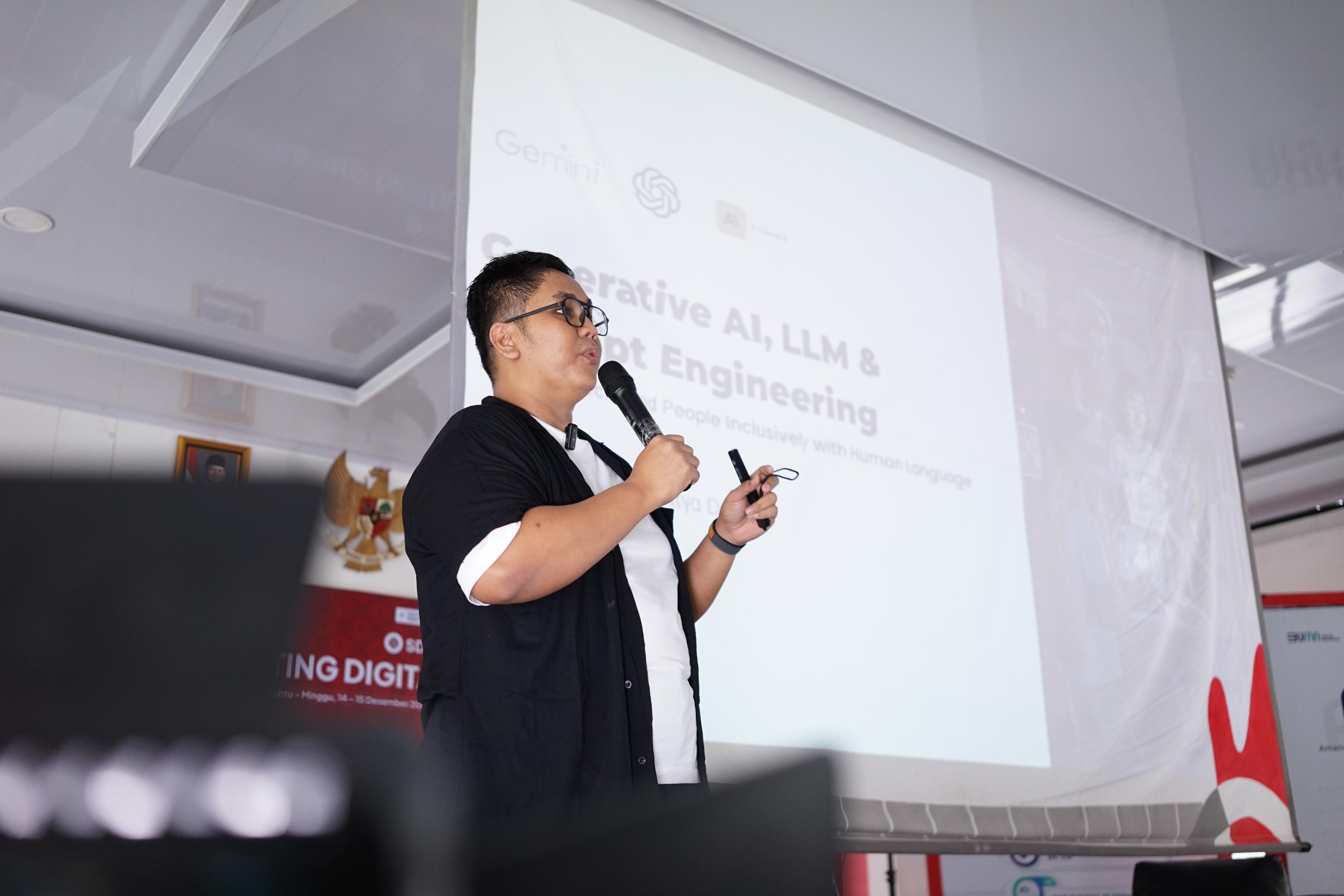 Kak Adit giving his talk about Generative AI