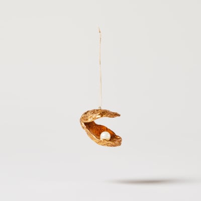 gold oyster
