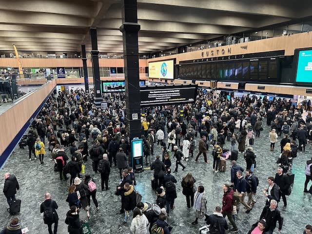 Thousands of people in the main concourse in Euston station all trying to see train times on the new screens