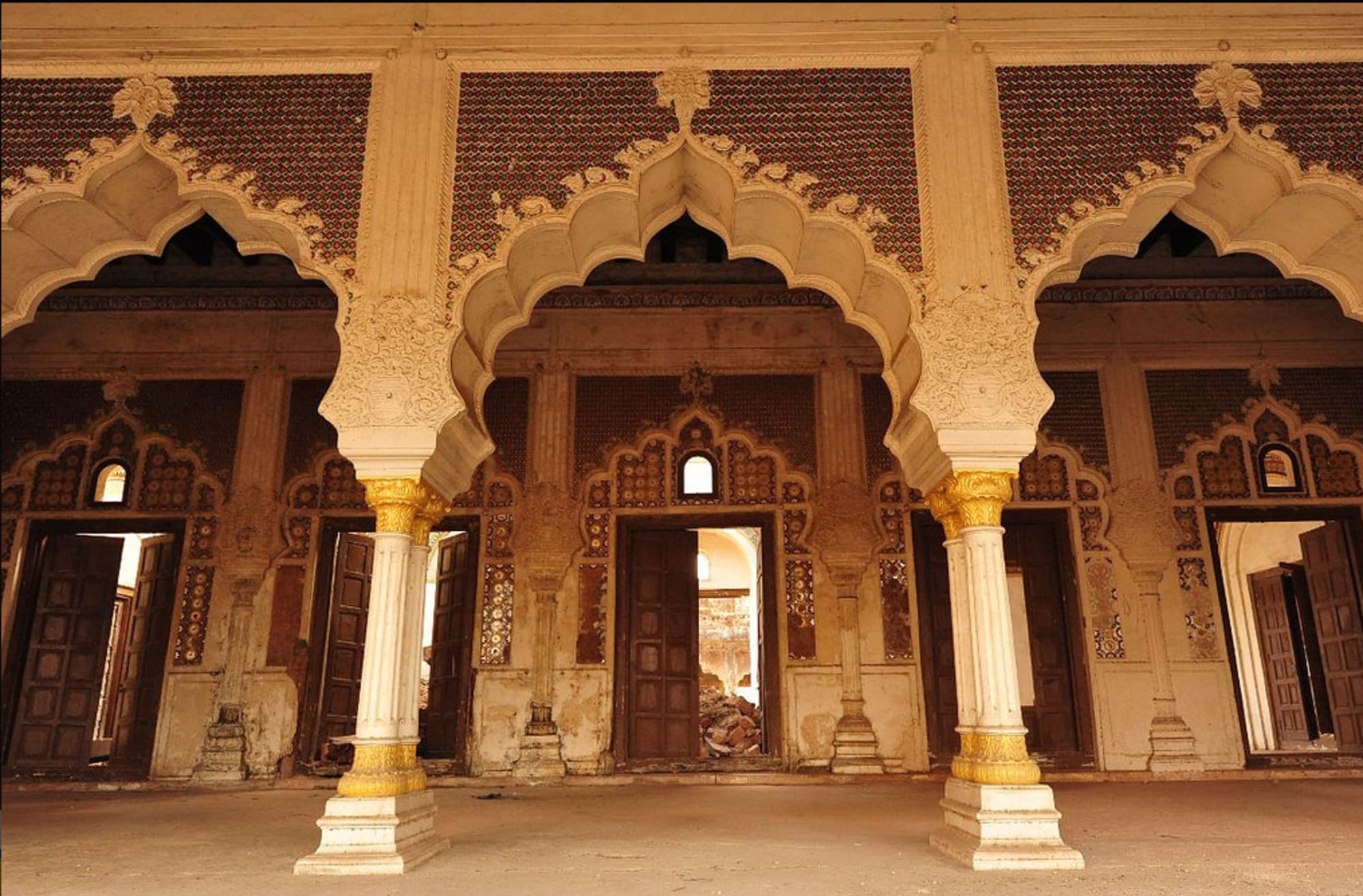 The temple is in a square shape, complete with four pillars and a huge stone dome supported on them, built according to Vastu Shastra