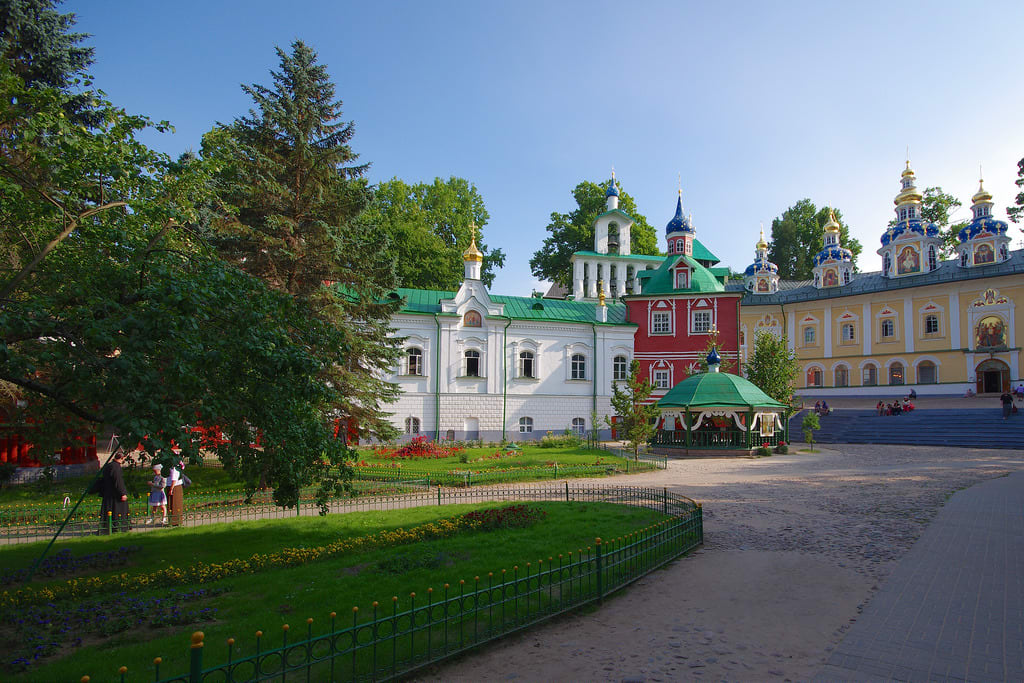 Печорский проспект 72 печора. Гдовская 24 псков. Сдэк печоры псковская. Город печоры псковская. Печоры псковская область фото города.