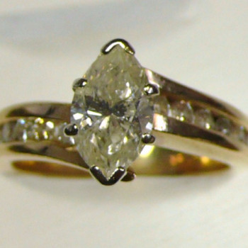 1.25 Carats Marquise and Round Diamond Semi-Mount Gold Engagment Ring