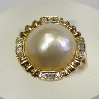 White Pearl Mabe Peark and Diamond Yellow Gold Ring