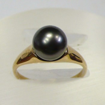 Vintage Black Cultured Pearl Gold Ring