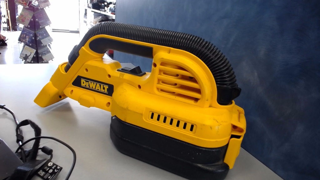DEWALT1/2Gallon 18Volt Cordless Wet/Dry Vac Pawn Stocker