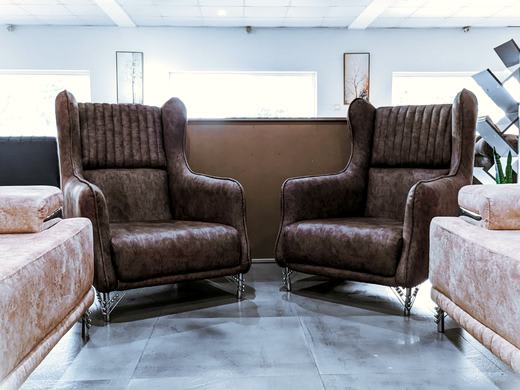 Single-seater recliner in a tiled room
