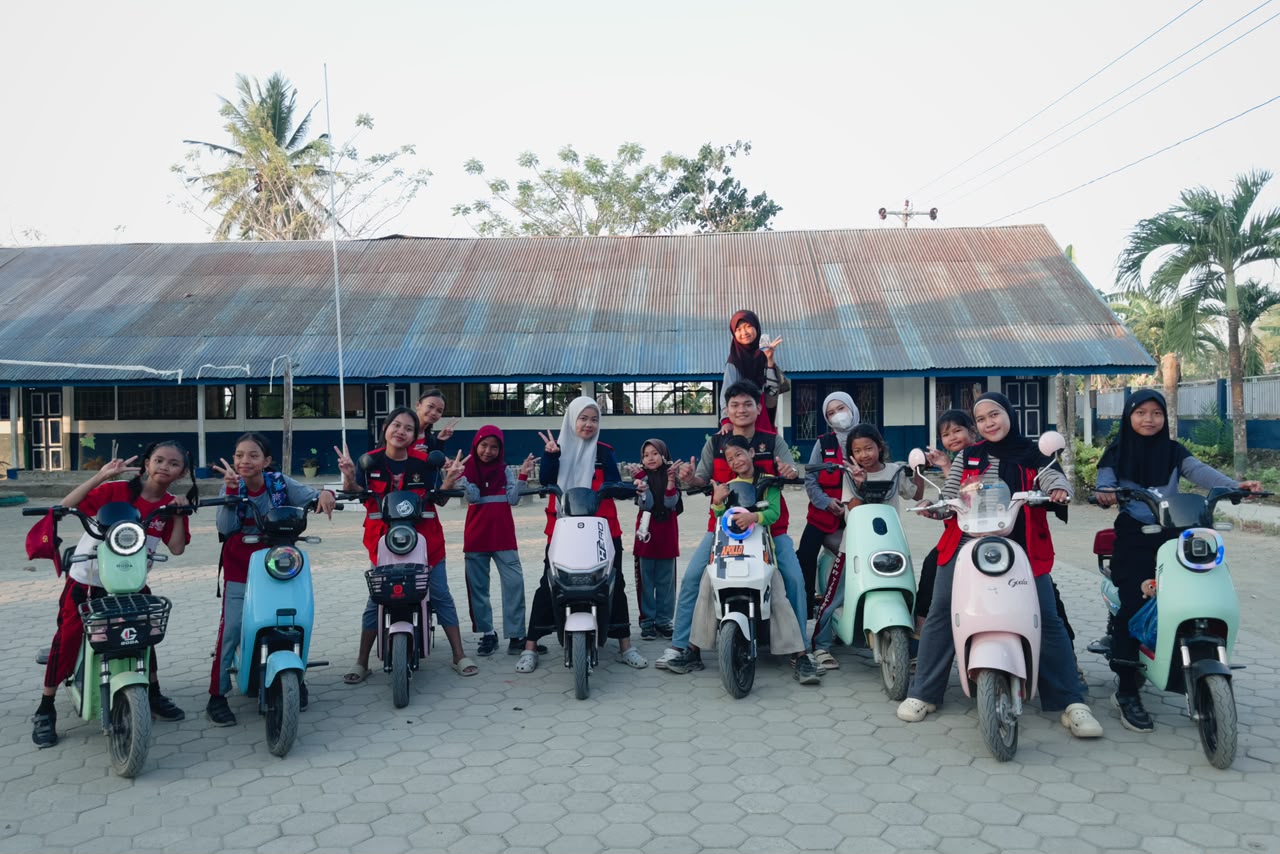 Bersama Adik-Adik SDN 17 Tanrutedong
