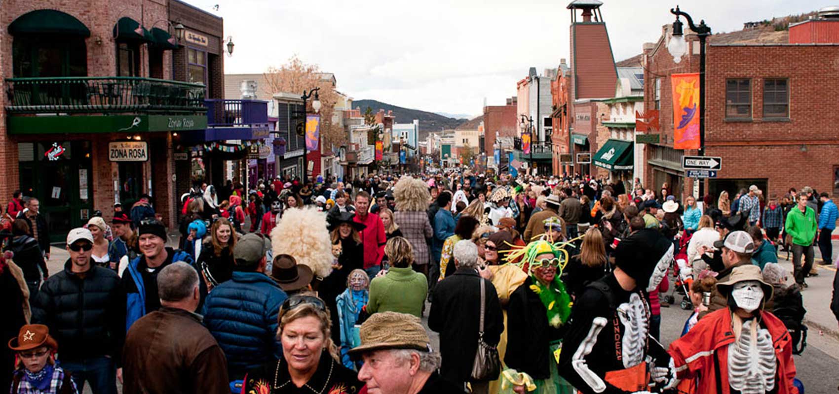 HALLOWEEN ON MAIN STREET Image