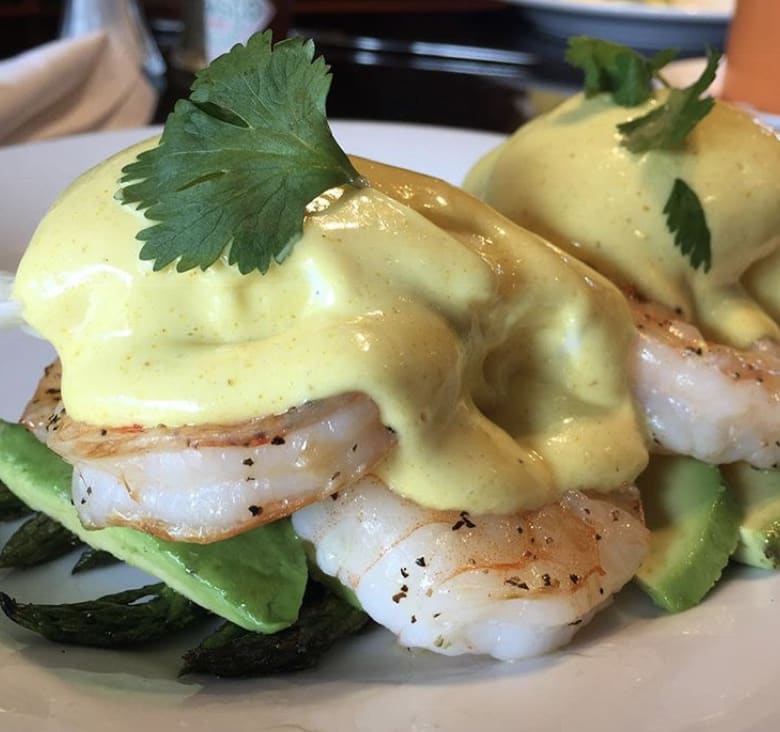 Bandanna's Bar & Grill Eggs Benedict