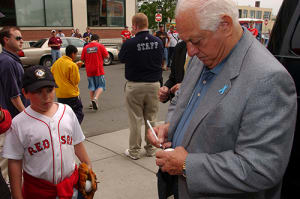 Tommy Lasorda helps make foundation fundraiser a success – Daily Bulletin