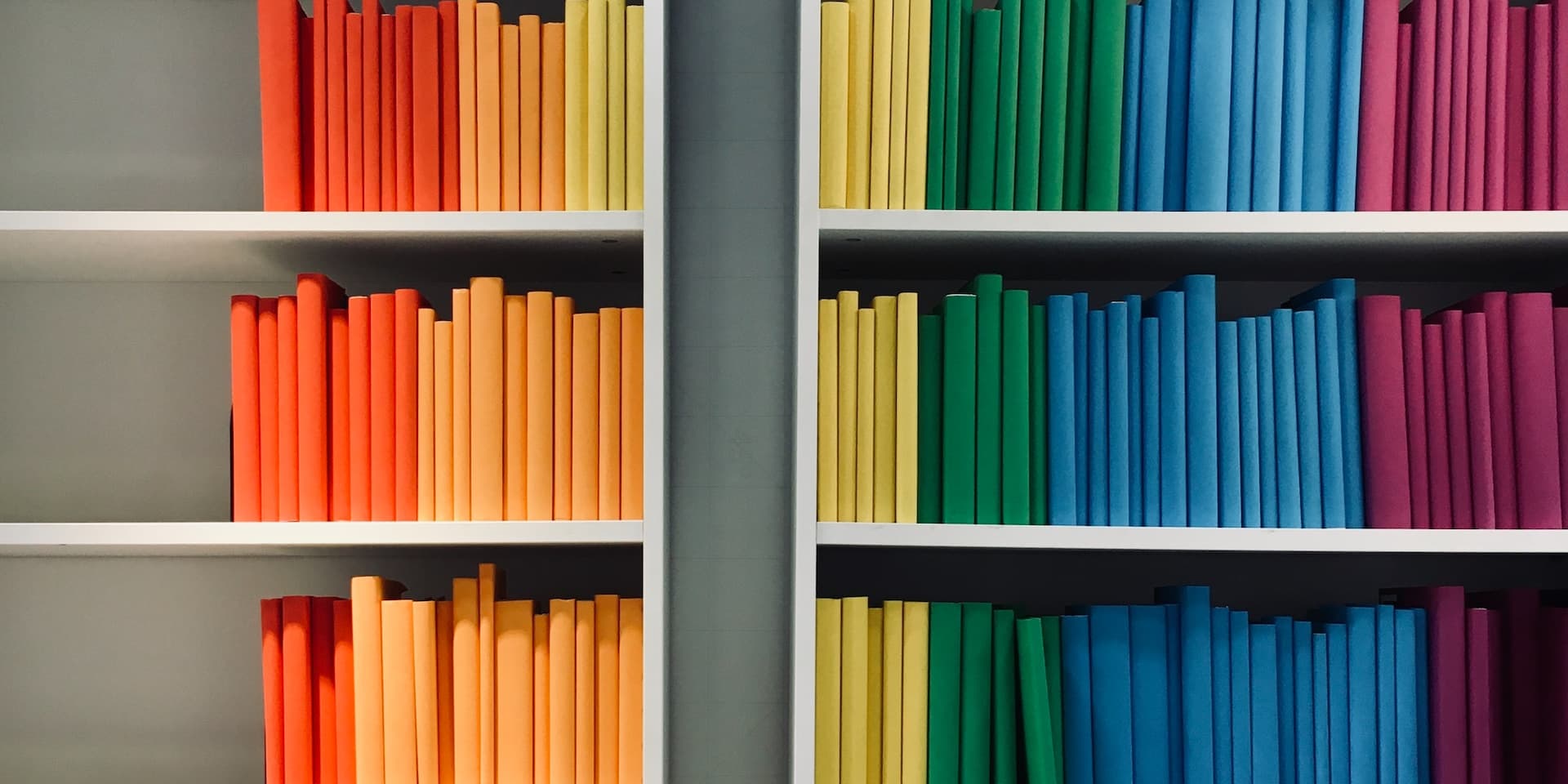 A very tidy bookshelf