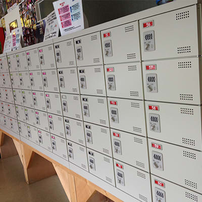 貴重品はロッカーへ - みなかみ キャニオニングツアーの流れ