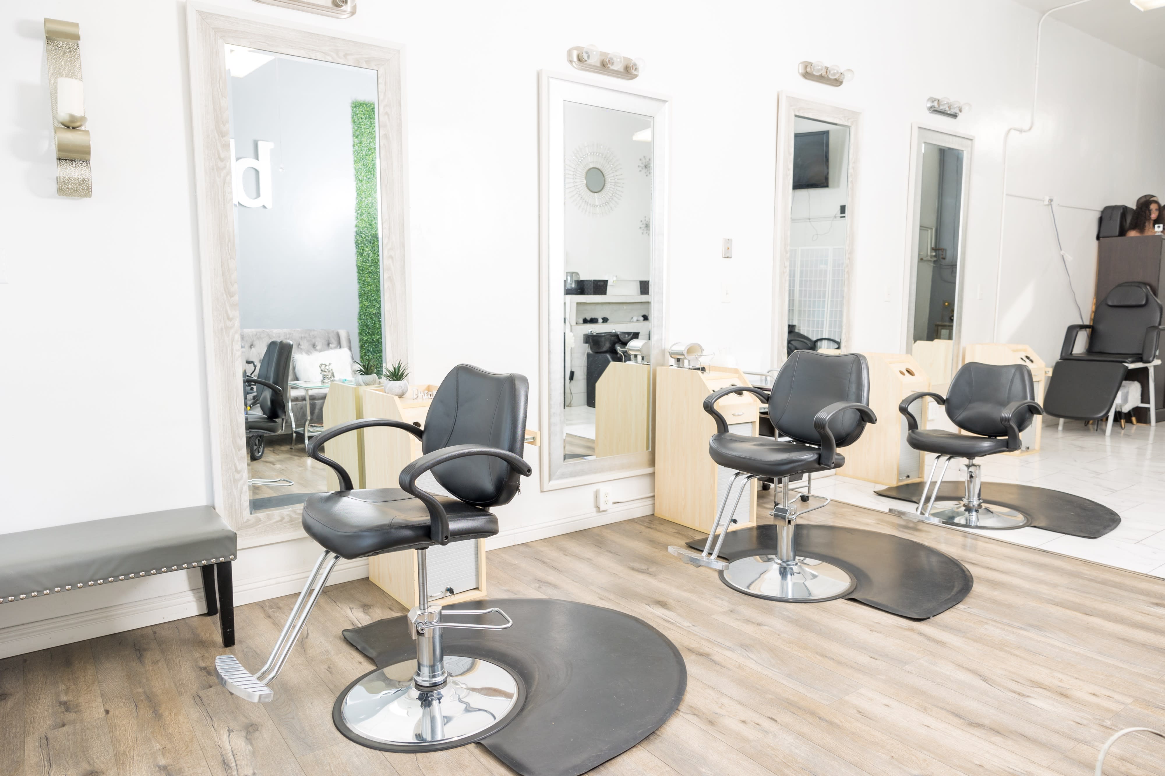 Upscale Modern Multi Use Spacious Beauty Salon, Los Angeles, CA | Production | Peerspace Upscale Modern Multi Use Spacious Beauty Salon, Los Angeles, CA | Production | Peerspace