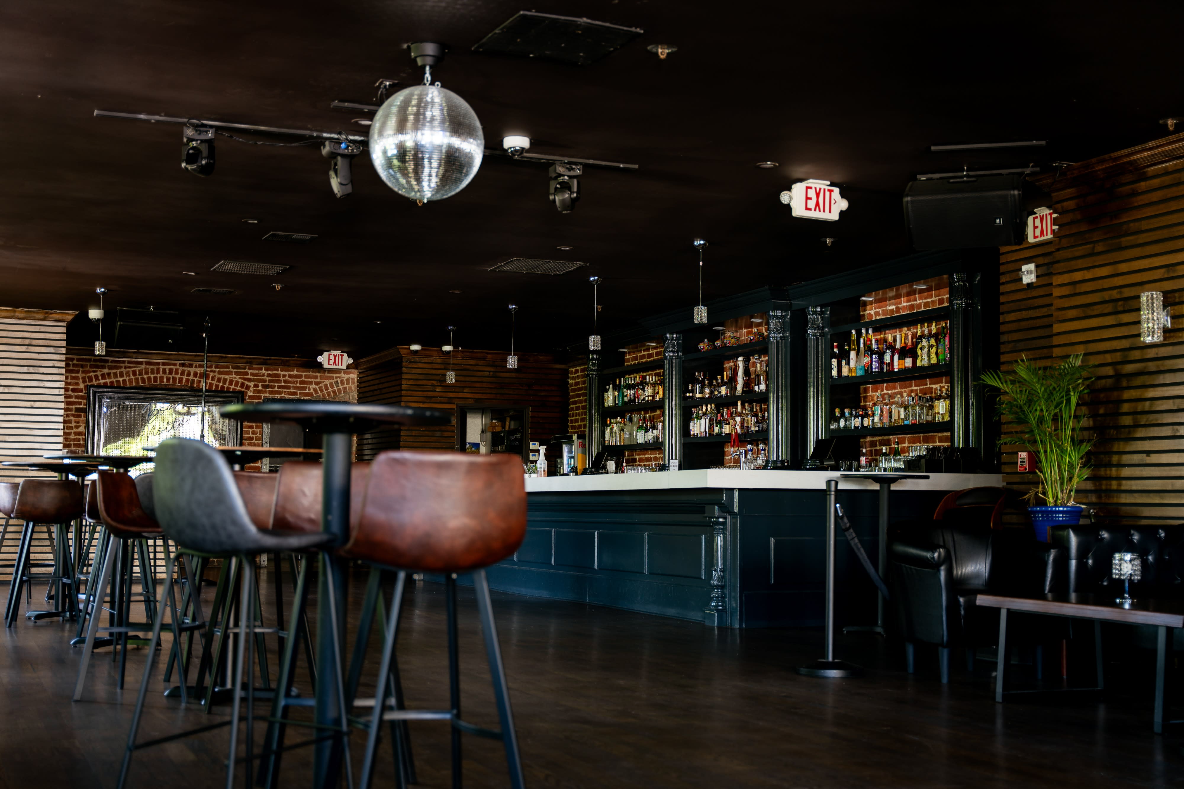 Sofa Bar San Jose Baci Living Room