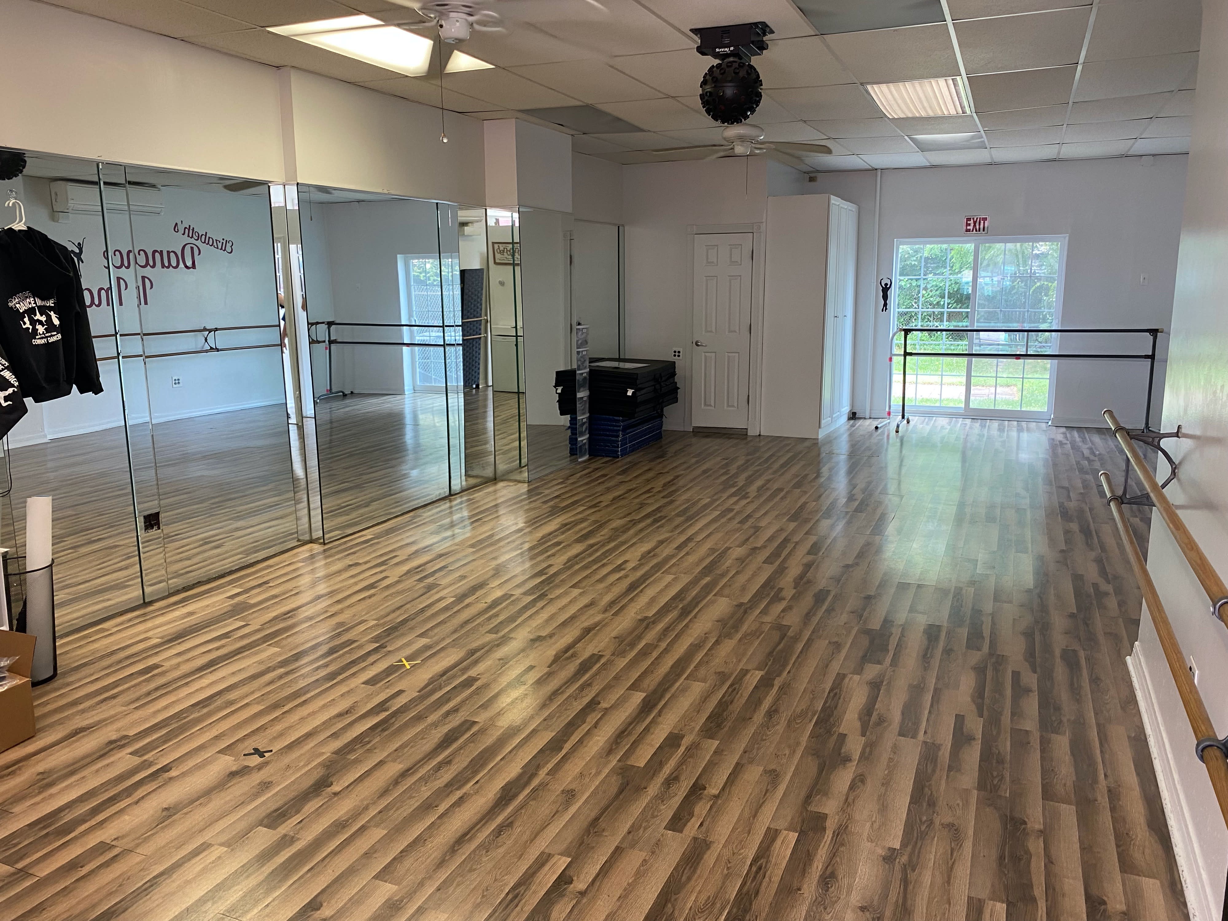 Kings Plaza 's Professional Dance Studio, Brooklyn, NY | Event | Peerspace