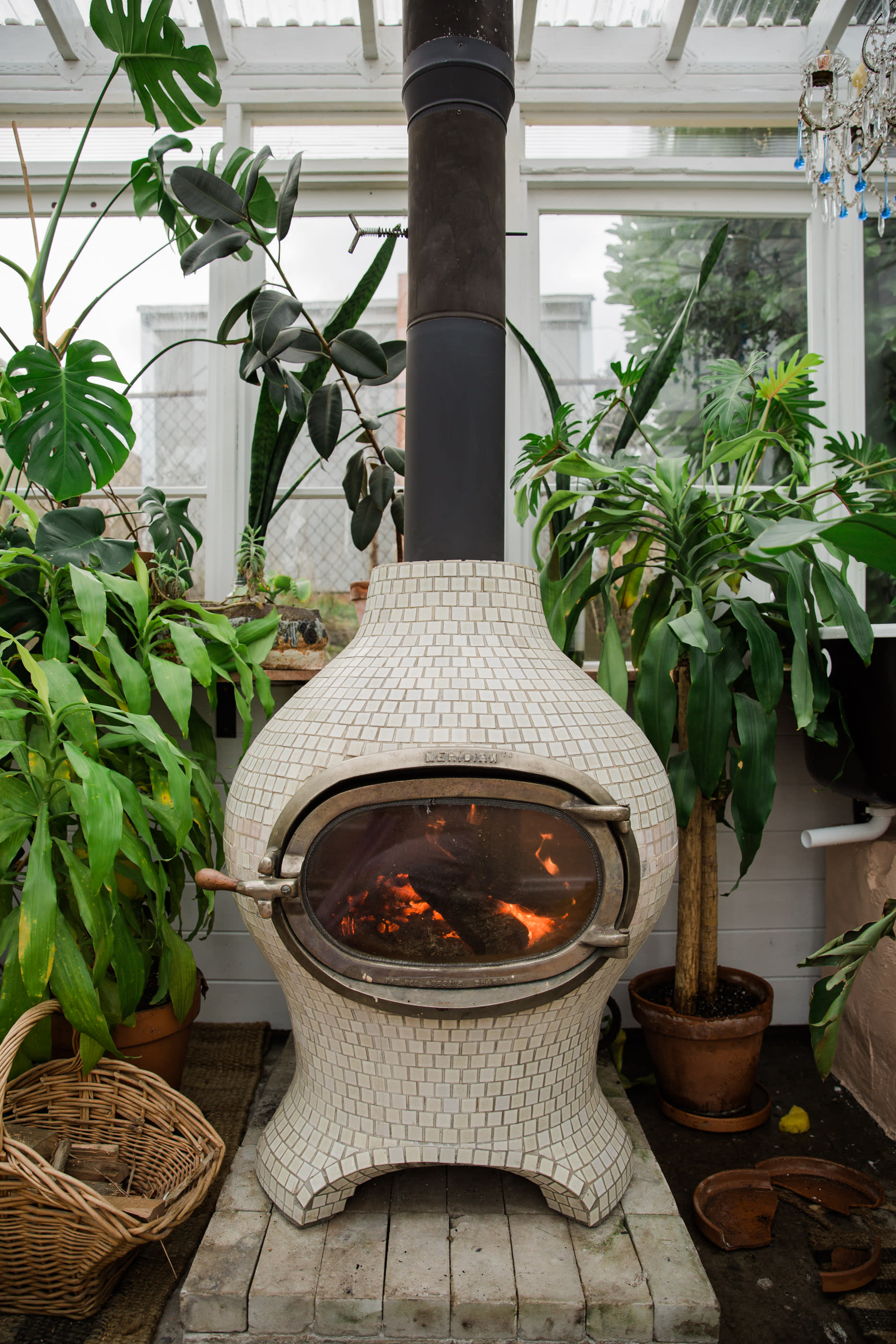 Photo Studio Tropical Greenhouse with Bathtub and Large Backyard, Seattle,  WA | Production | Peerspace