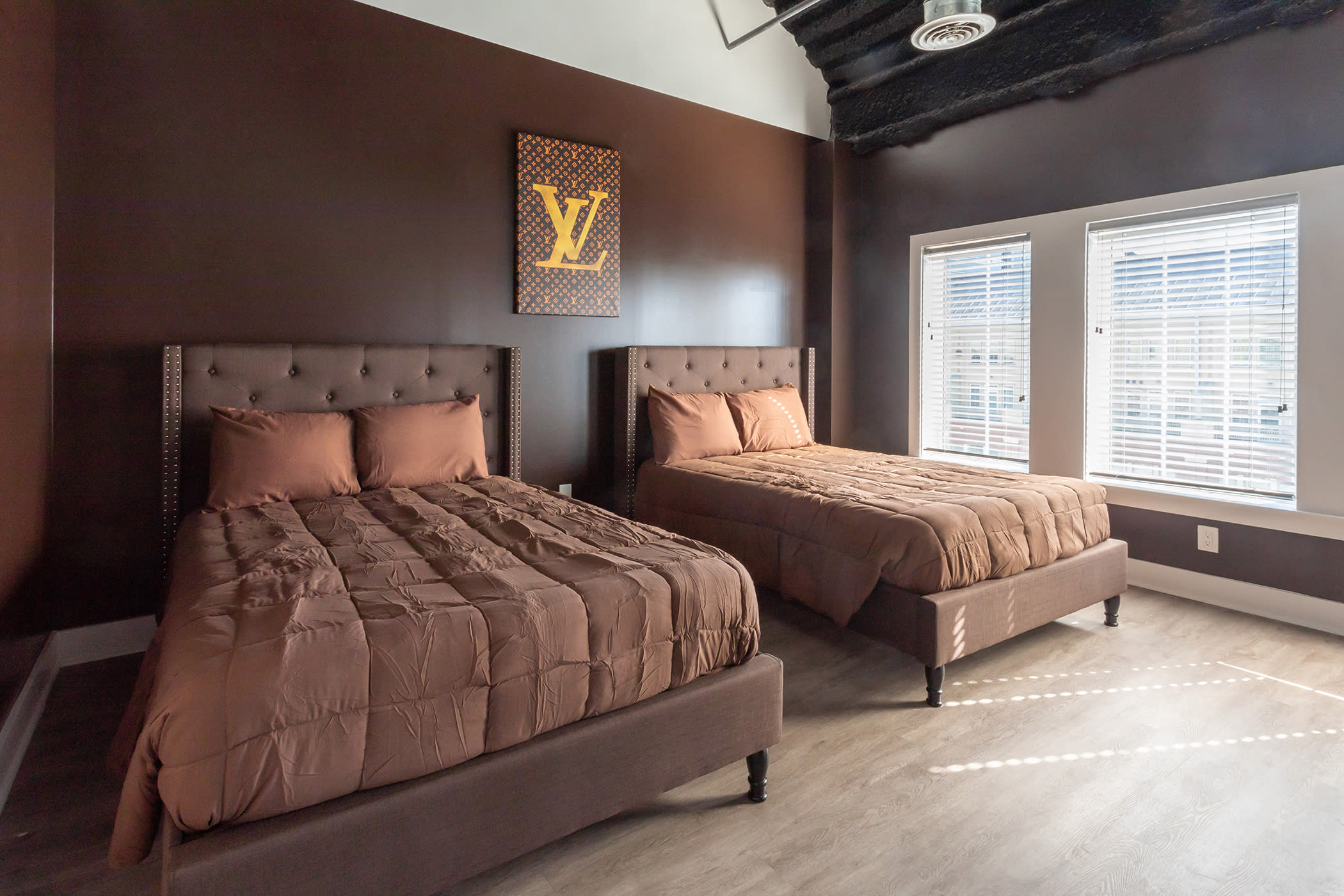 Louis Vuitton Bedroom - Photos & Ideas