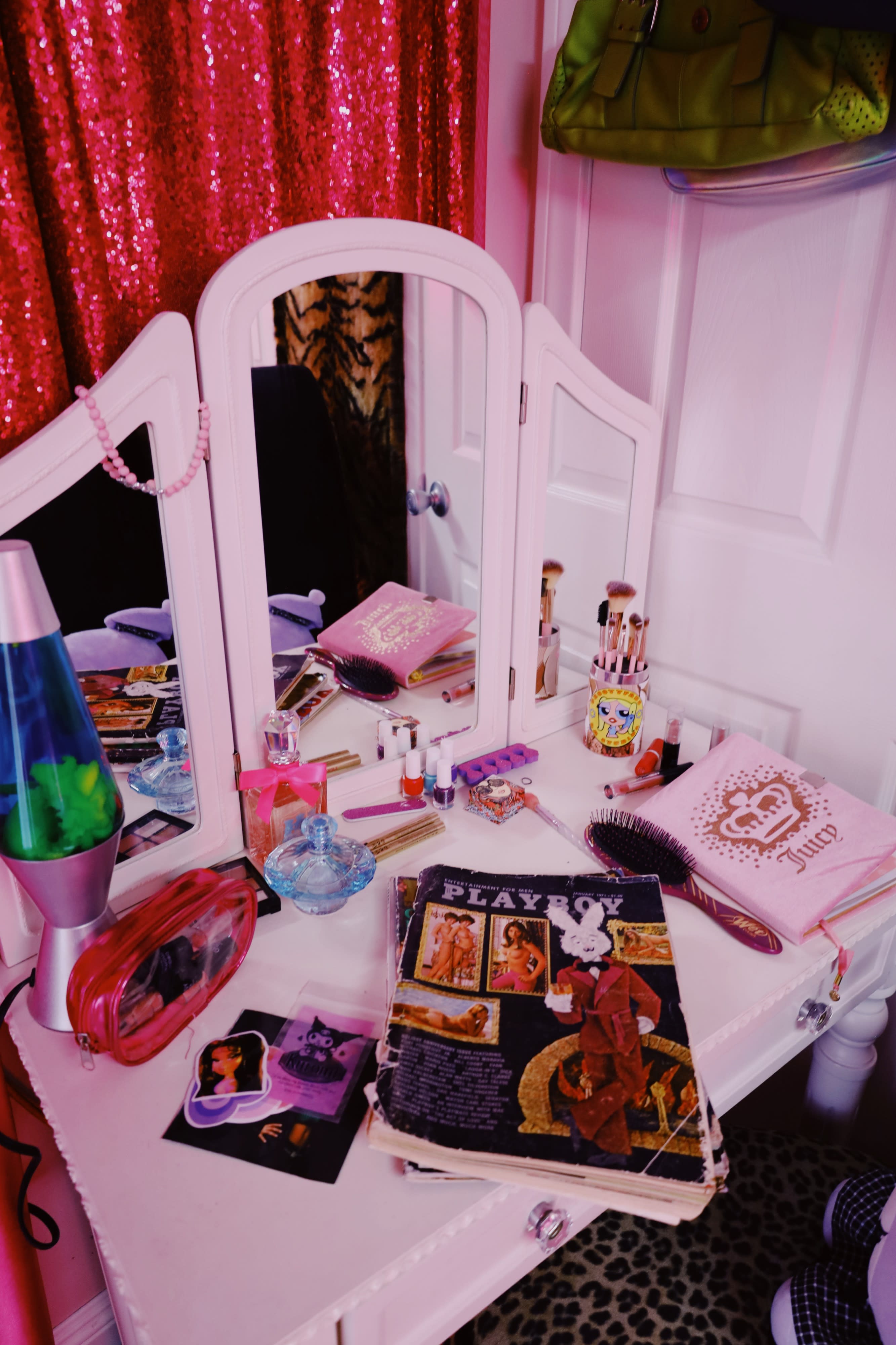 8 Dreamy Pink Aesthetic Room Ideas - Peerspace