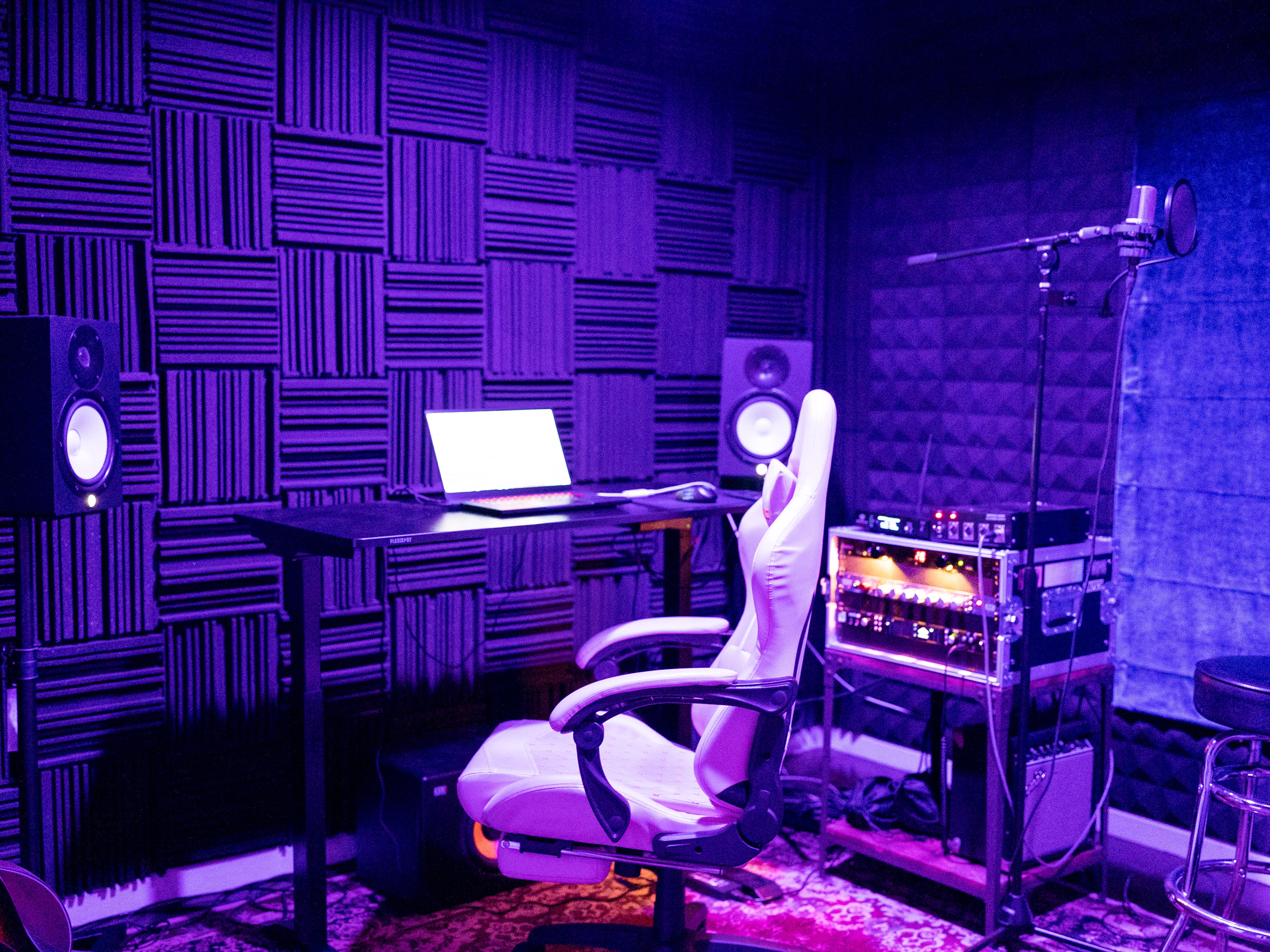 Weekend Studio Vibes: Purple Comet Pro ☔️. #cometpro. #iconicmarscomet  #recordingstudio #musicproducer #studiogrind #recordingartist