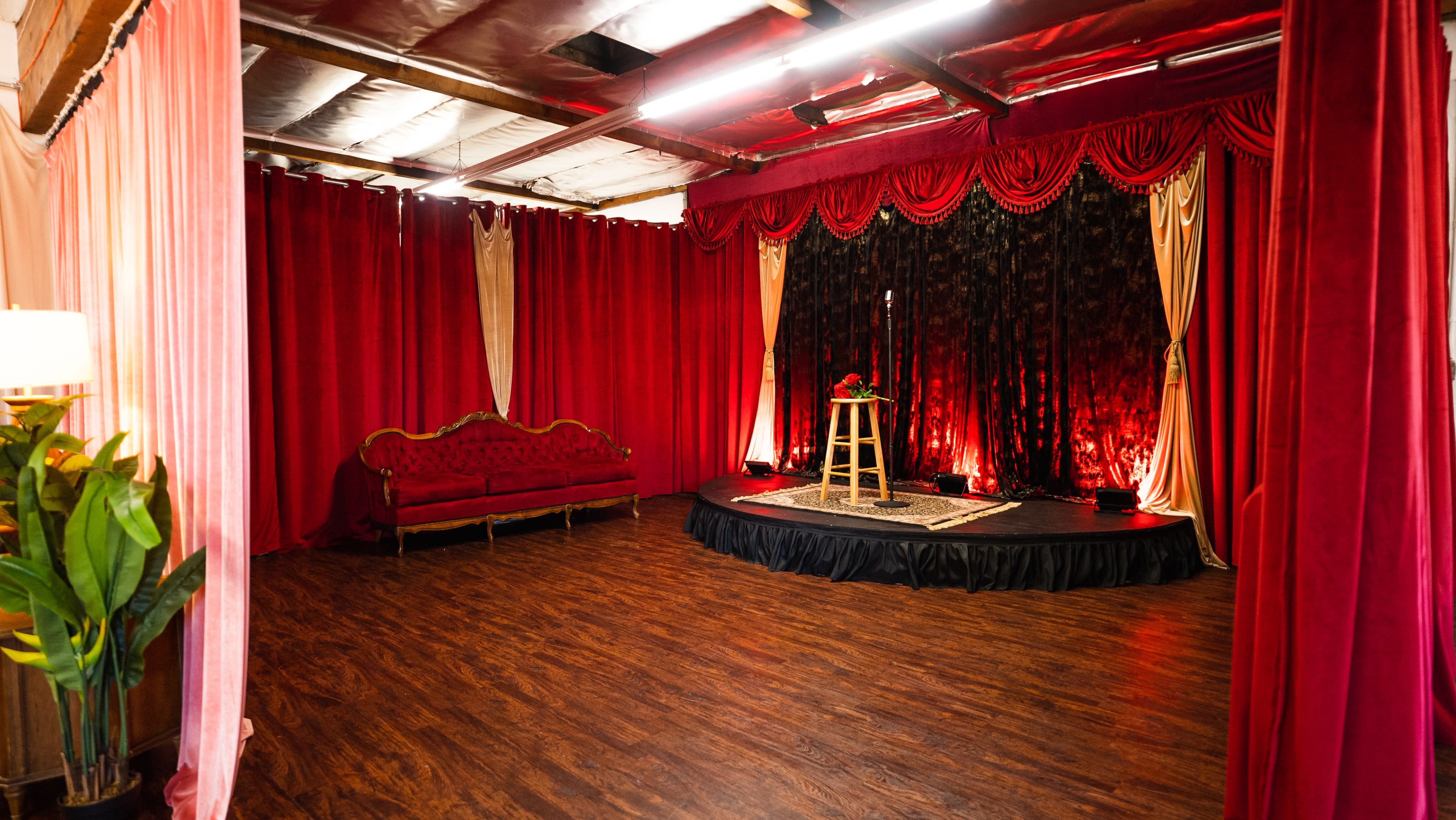 The Old Hollywood Theater | Retro Vintage Stage Set | Air