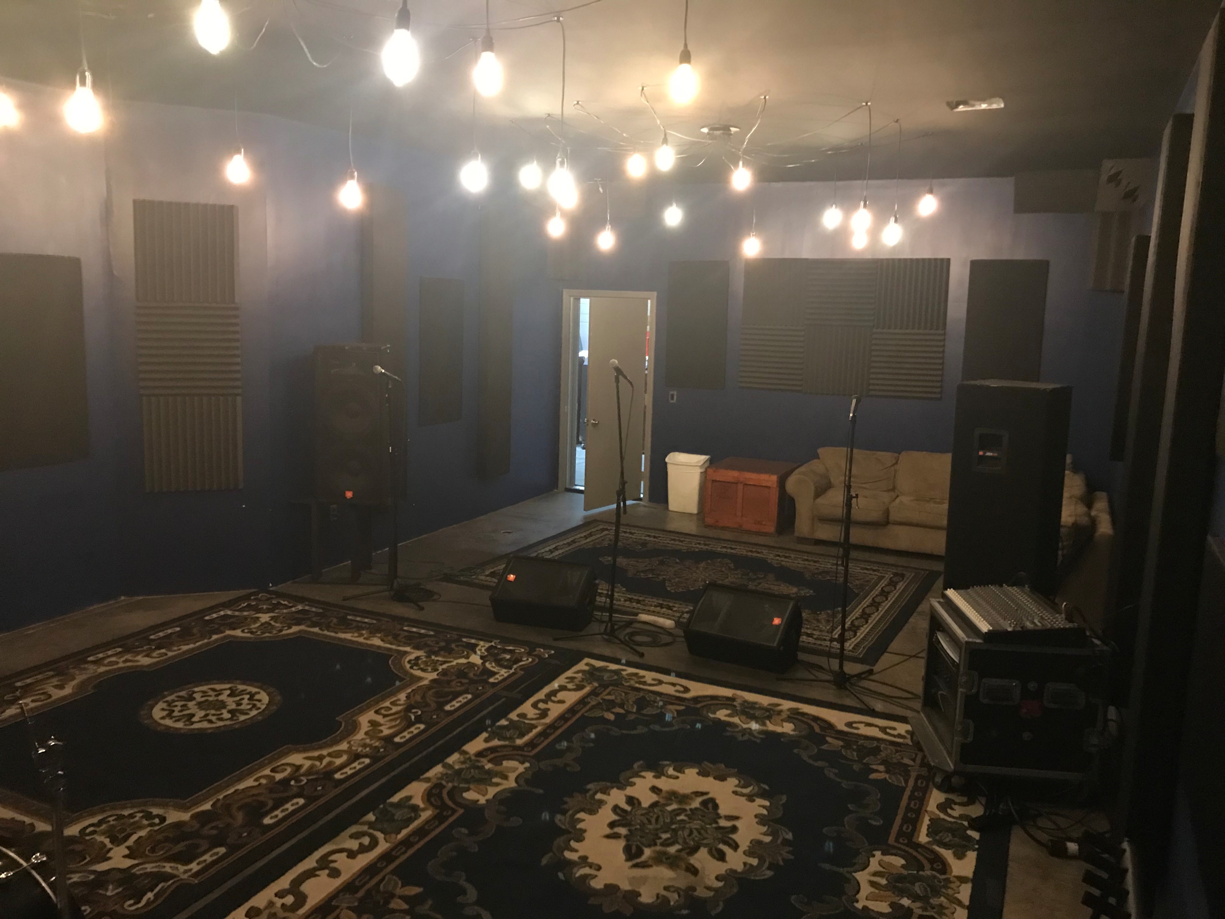 Blue Room: Music studio in Los Angeles, Los Angeles, CA | Production |  Peerspace