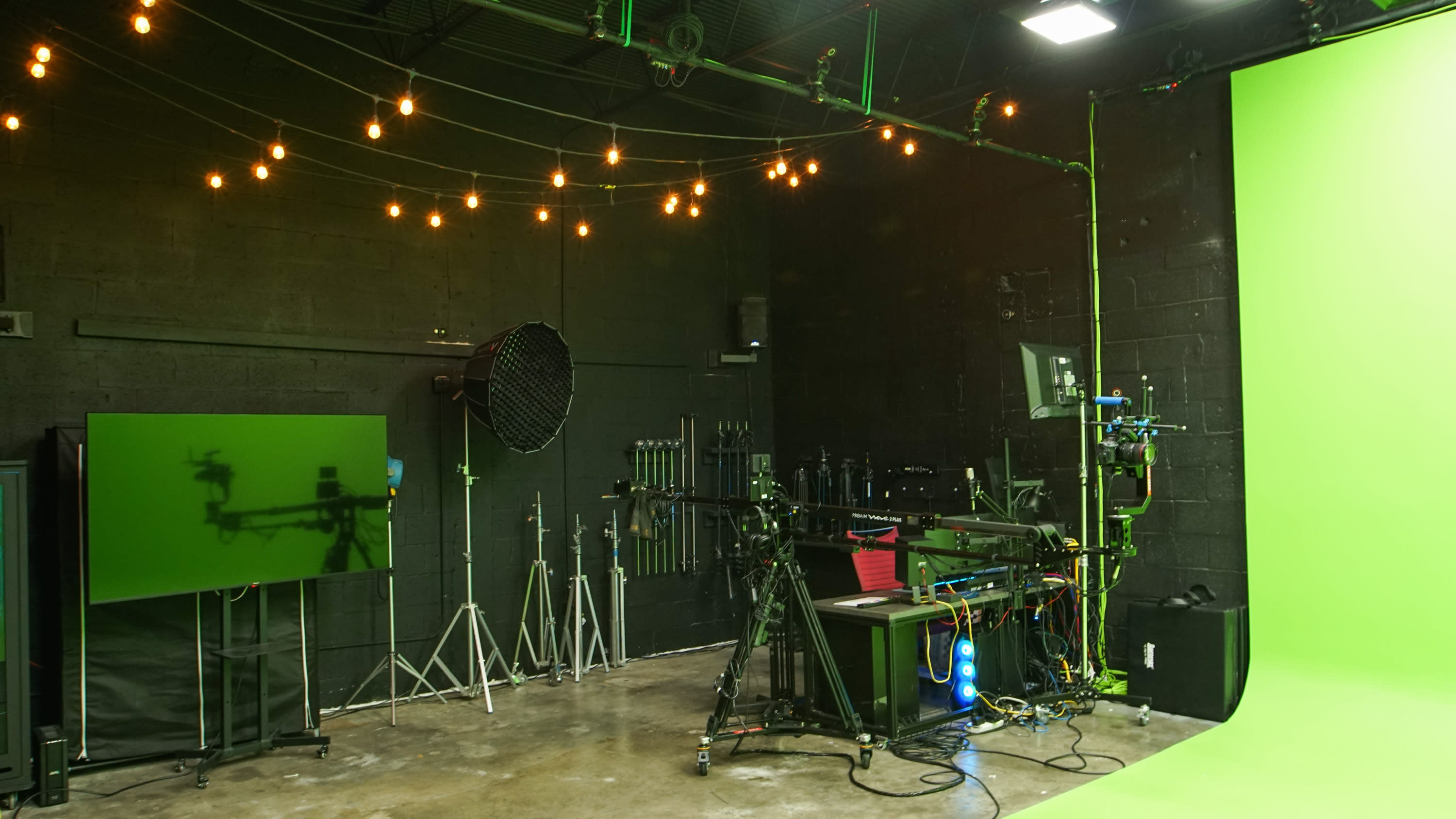 7 Helpful Green Screen Tips to Ace Your Next Shoot - Peerspace