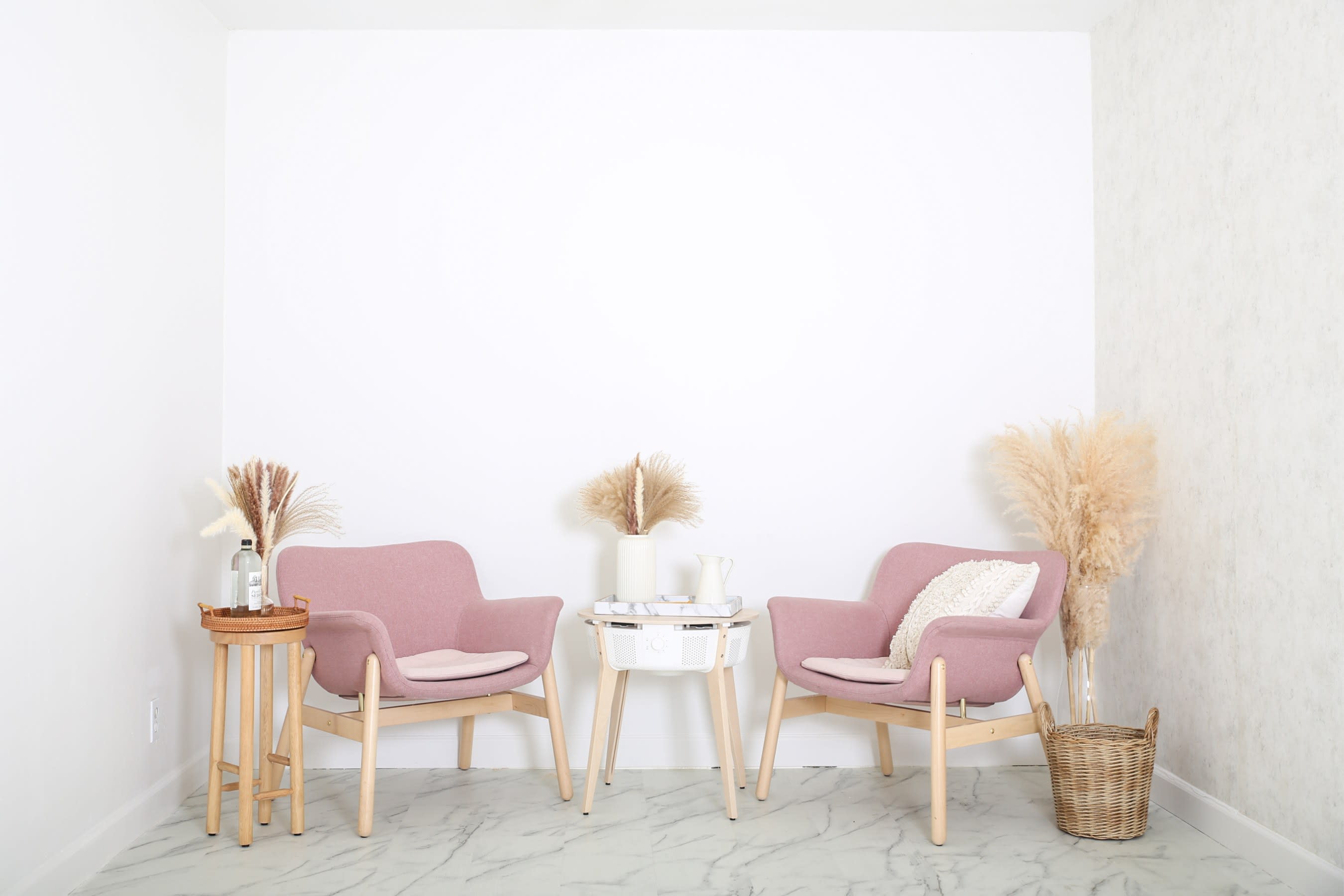The scene features a modern space with illuminated furniture, including colorful stools and a bar table, set up for a photoshoot.