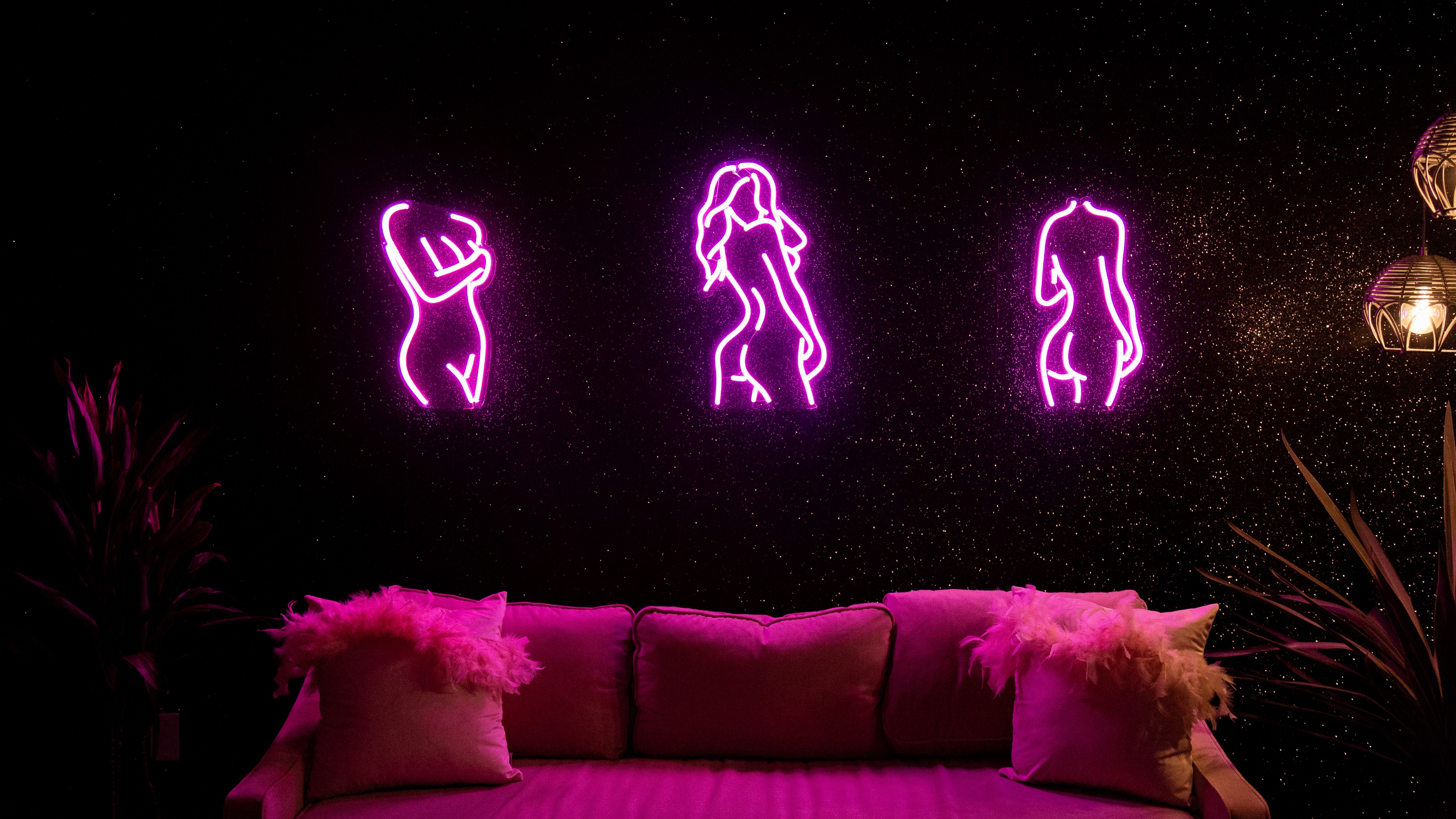 Glamorous Glitter Neon Studio W Bed And Edgy Wallpaper Los Angeles Ca Production Peerspace